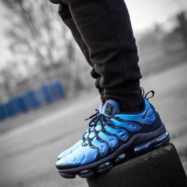 air max vapormax plus on feet