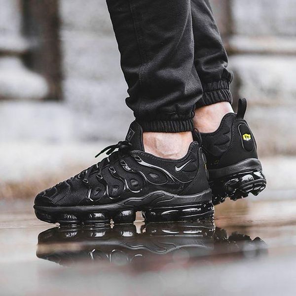 vapor max plus on feet