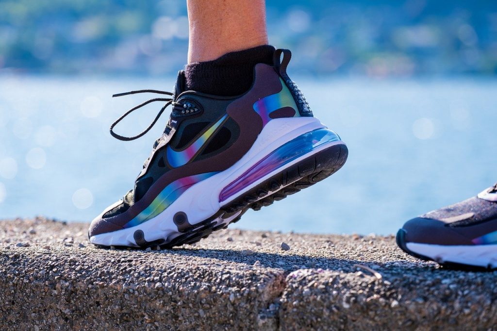 15 Best Shoes for Back Pain Reviewed in January 2024