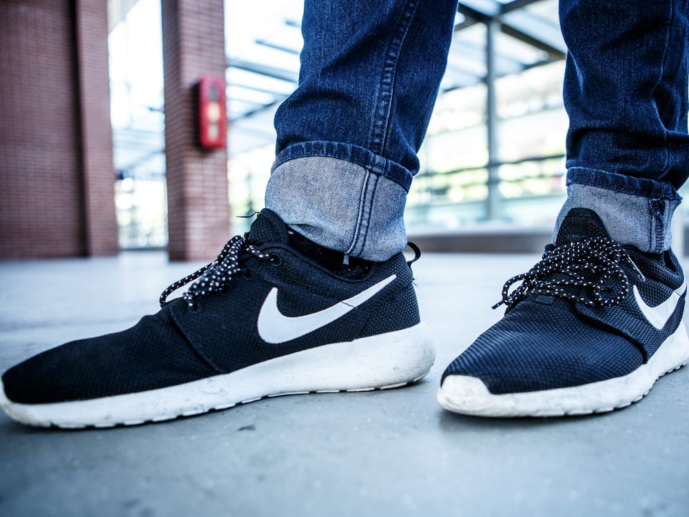 Top 10 Best Shoes for Retail Workers Reviews [2022]